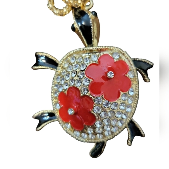 Gold Necklace with Red Floral Pendant Betsey Johnson Turtle Head And Feet Move - Picture 3 of 6